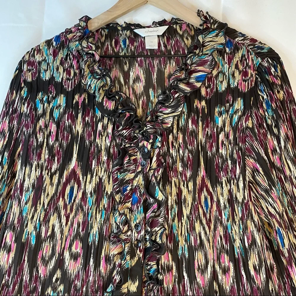 CJ BANKS Women’s Size 1X Blouse Top Shirt Button Down Front V Neck Ruffle Aztec - Picture 4 of 16